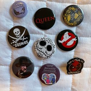 Lots of pins - Beetlejuice Fredy Krueger Goonies Queen Deadpool 80s 90s